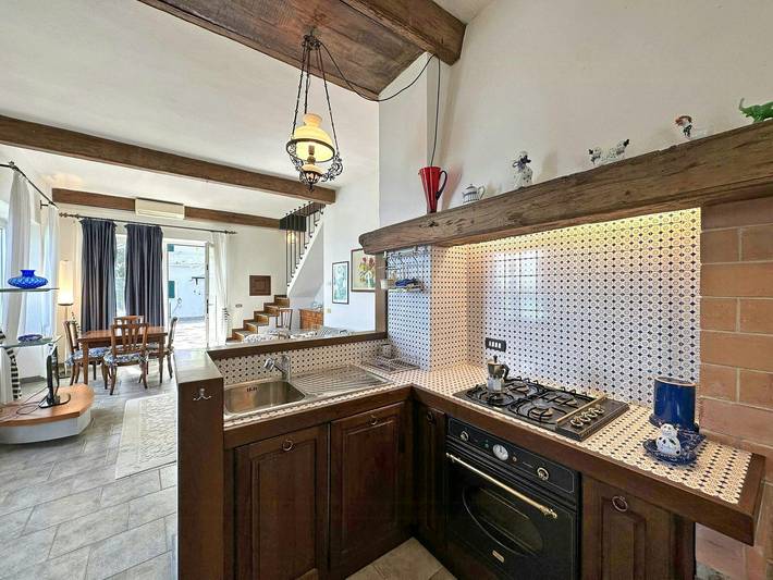 Villa d'epoca a Portovenere sul Golfo dei Poeti in Spiaggia di Arenella, Comune di Porto Venere