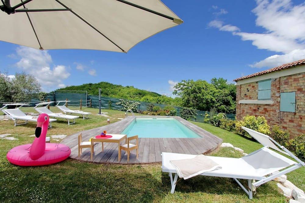Schöne Villa in ruhiger Gegend in Genga, Ancona Provinz