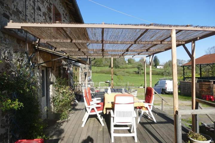 Location de vacances pour 6 personnes, avec jardin ainsi que terrasse et vue à Bujaleuf - 2