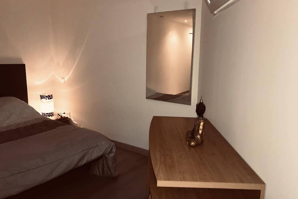 Entire apartment, Apartment In Loft in Villeneuve-lès-Béziers, Côte d'Améthyste