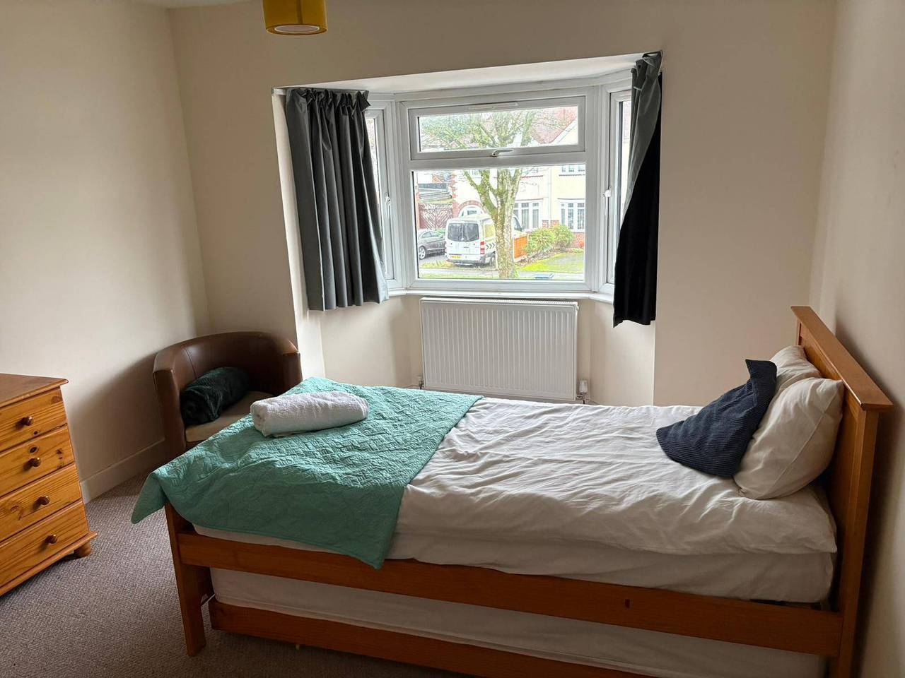Wolves Retreat Sleeps 7 with Garden Parking in Wolverhampton, Birmingham e dintorni