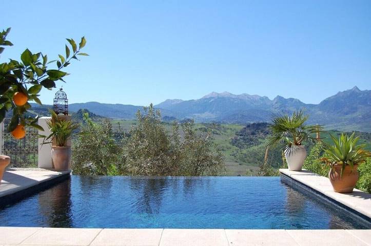 Casa rural para 4 personas, con piscina además de vistas y jardín en Serranía de Ronda
