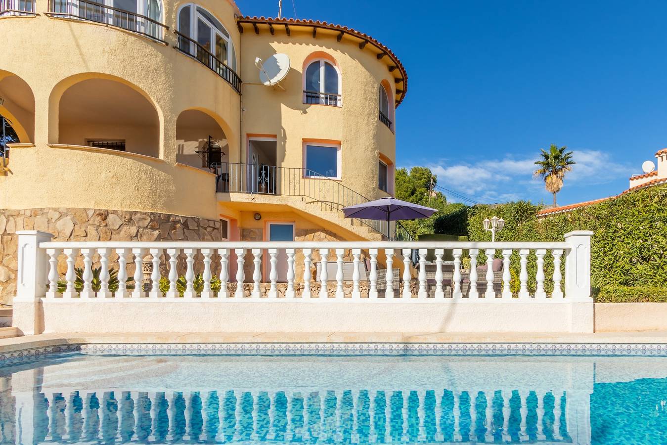 Gezinsvriendelijke Villa Valle Verde met Zwembad, Tuin en Wi-Fi in Calpe, Costa Blanca
