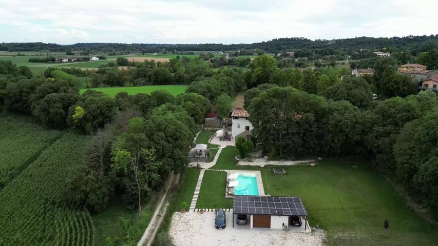 Appartamento per 2 persone, con giardino e panorama nonché piscina in Monzambano