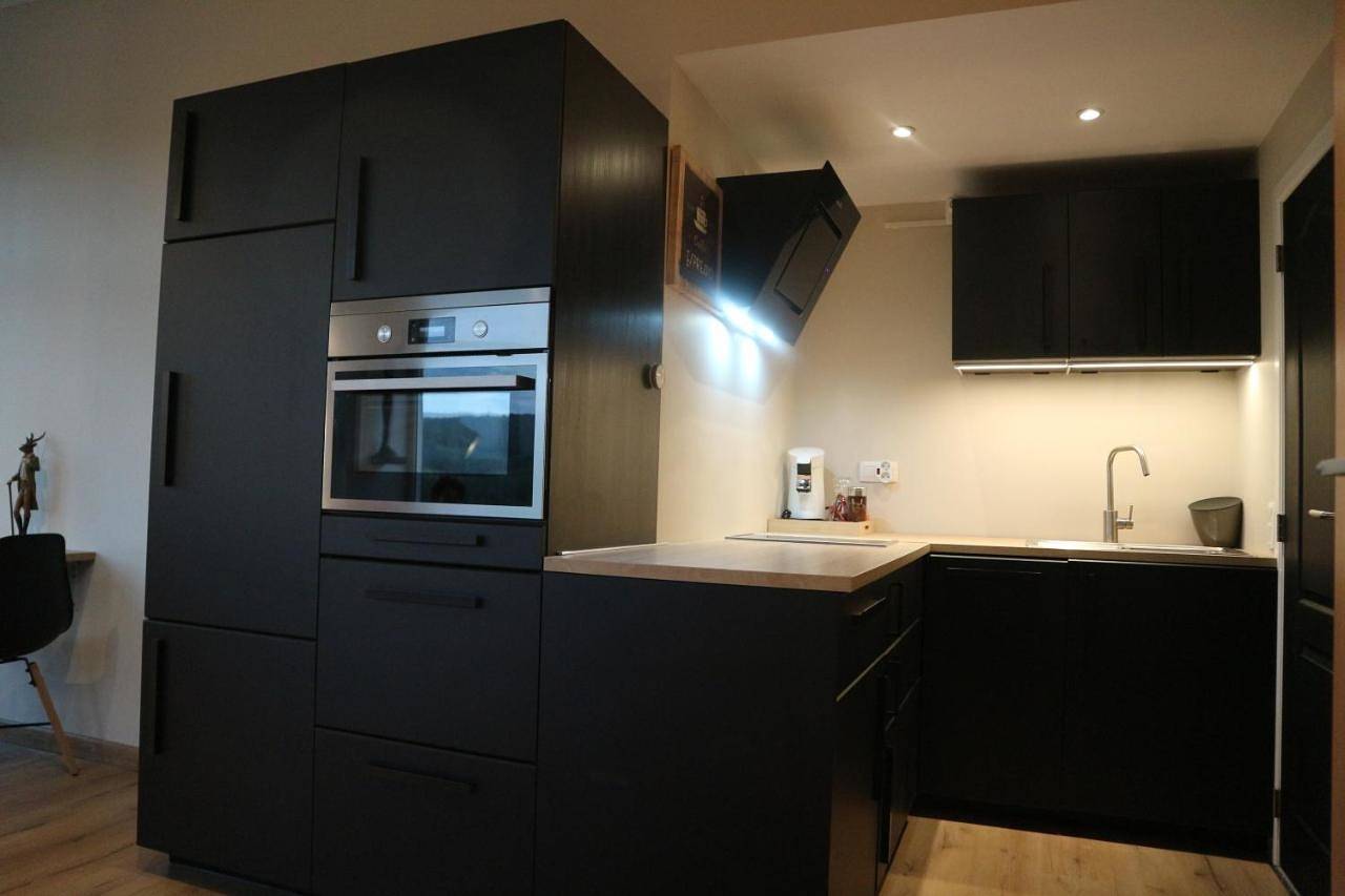 Appartement entier, Studio Apartment in Nassogne, Province de Luxembourg