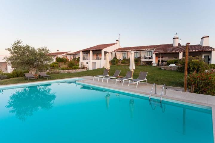 Casas rurais para 3 pessoas, com Balcão e Jacuzzi e ainda Terraço and Jardim em Moura