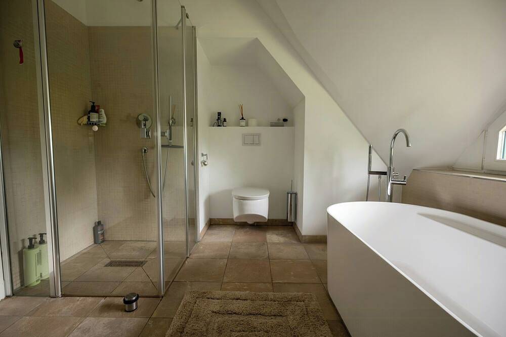 Historisches Reetdachhaus am Sparower See in Sparow, Nossentiner Hütte