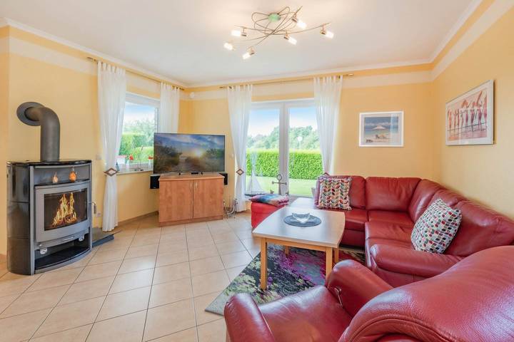 Familienfreundliche Ferienwohnung mit Garten und Kamin in Karlshagen, Usedomer Norden
