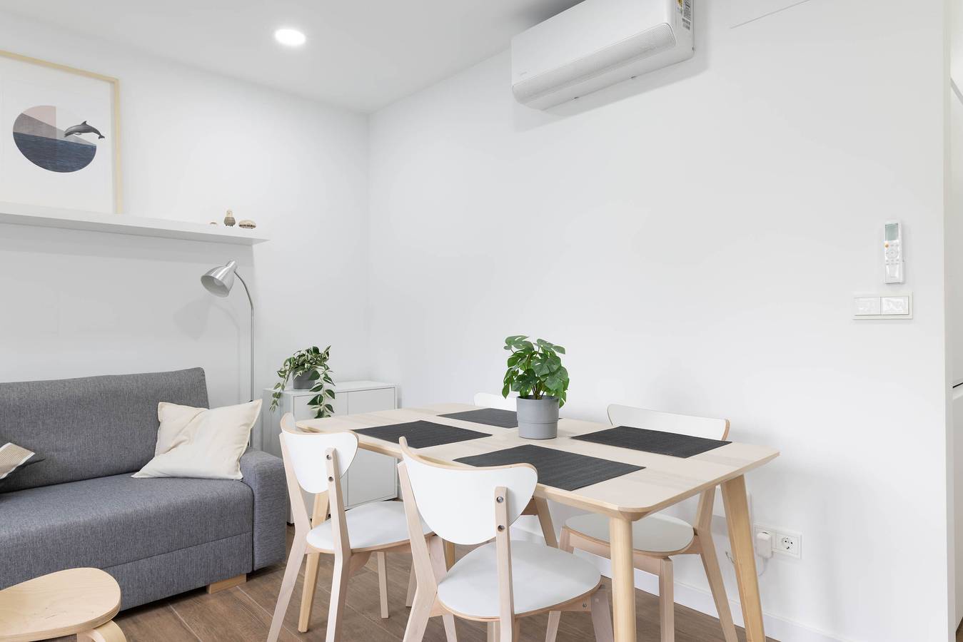 Apartamento entero, Apartamento 'Ría De San Cosme Laxeira' con vistas a la montaña, jardín y aire acondicionado in Outes, Rias Baixas