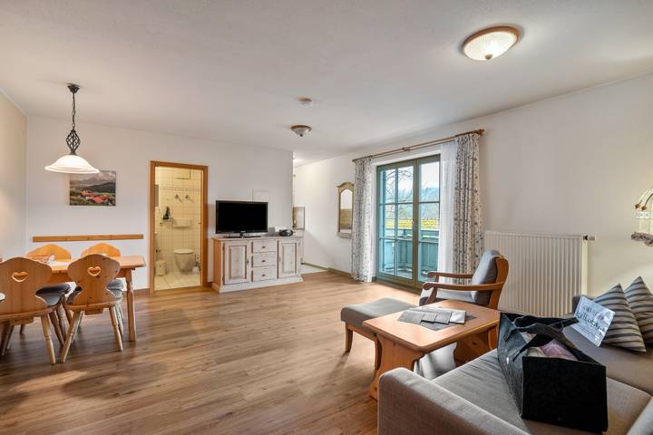 Entire apartment, Studio 'Brünnstein-Zimmer 40' with Pool, Shared Garden and Sauna in Oberaudorf, Bavarian Alps