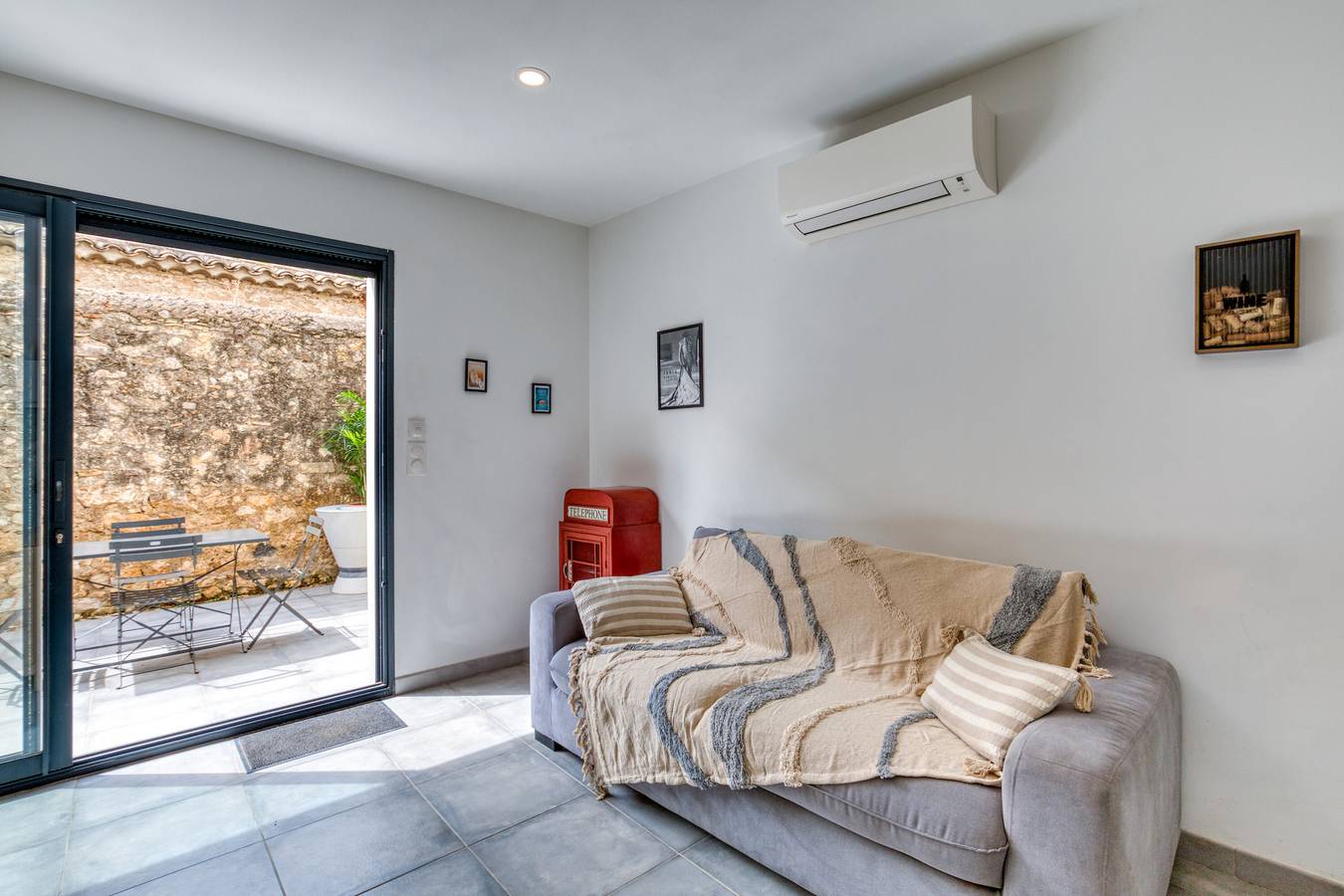 Appartement entier, Appartement 'Le Poulailler d'Alice' avec terrasse privée, Wi-Fi et climatisation in Saint-Geniès-de-Fontedit, Région de Béziers