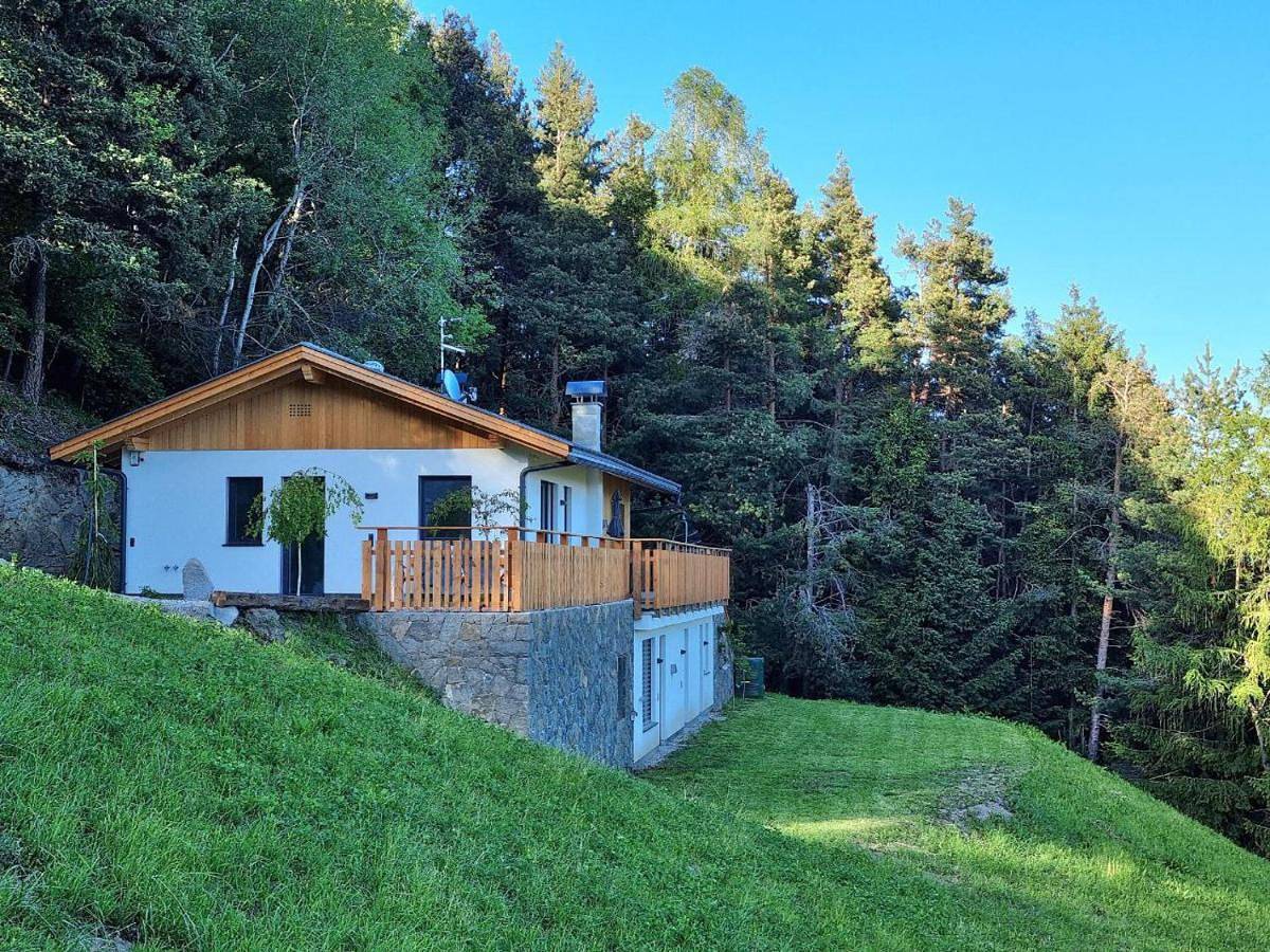 Ganze Wohnung, Alone in Chalet with view on Dolomites in Gravetsch, Villanders
