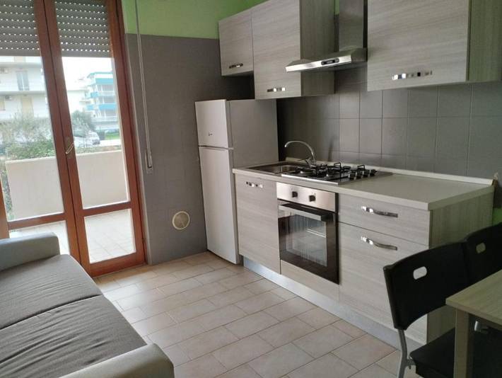 Large Double Room in Alba Adriatica, Teramo Provinz