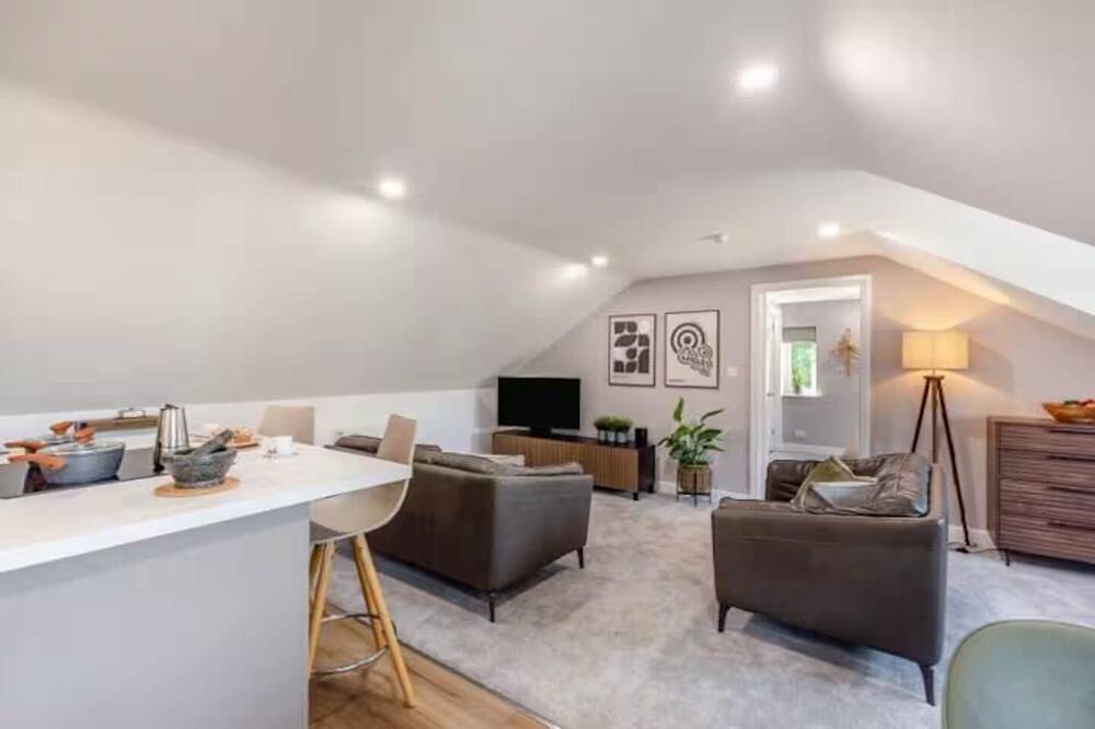 Entire apartment, Leck Beck Loft one bed luxury apartment, private garden, dining area & Hot Tub. in Lancashire