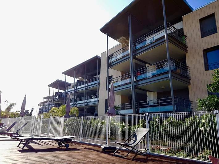 Gîte pour 2 personnes, avec terrasse ainsi que vue et piscine dans Thalazur - 4