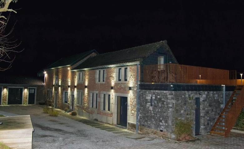 Location de vacances pour 2 personnes, avec Terrasse et Jacuzzi ainsi que Jardin et Piscine à Soumagne