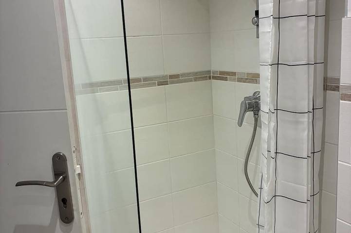 Appartement entier, Studio les rives d'Ardèche in Pont-Saint-Esprit, Région de Nîmes