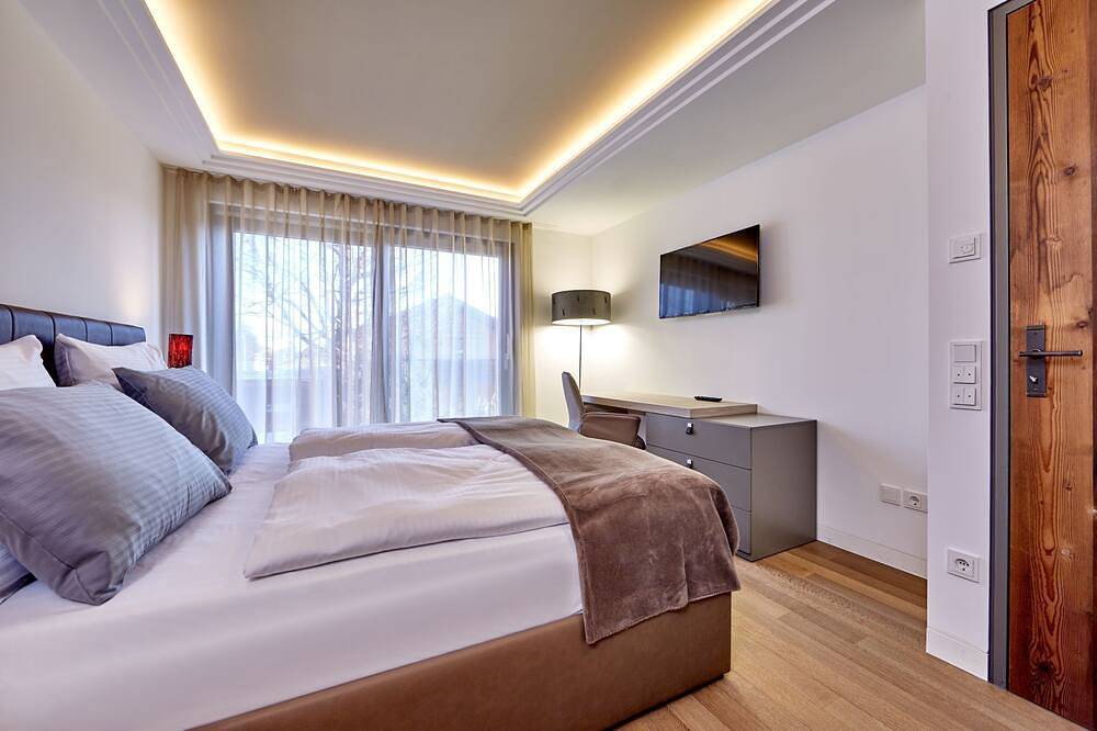 Ganze Wohnung, Modern mit Flair der Tradition-1. Og - opt. 3 P - Suedbalk.,Wlan, Sauna Haus-Neu in Murnau am Staffelsee, Das Blaue Land