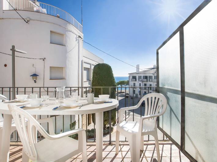 Apartamento entero, Apartamento sencillo frente al mar en Llafranc, ideal para familias y mascotas bajo petición in Llafranch, Palafrugell
