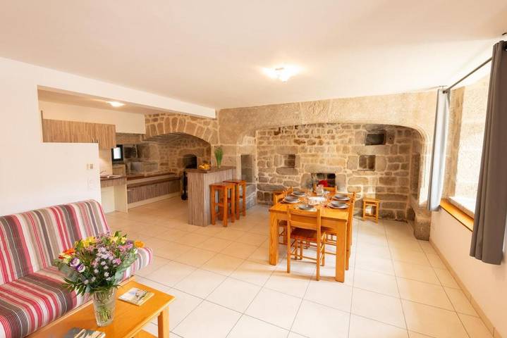 Location de vacances pour 6 personnes, avec terrasse dans Albaret-le-Comtal - 2