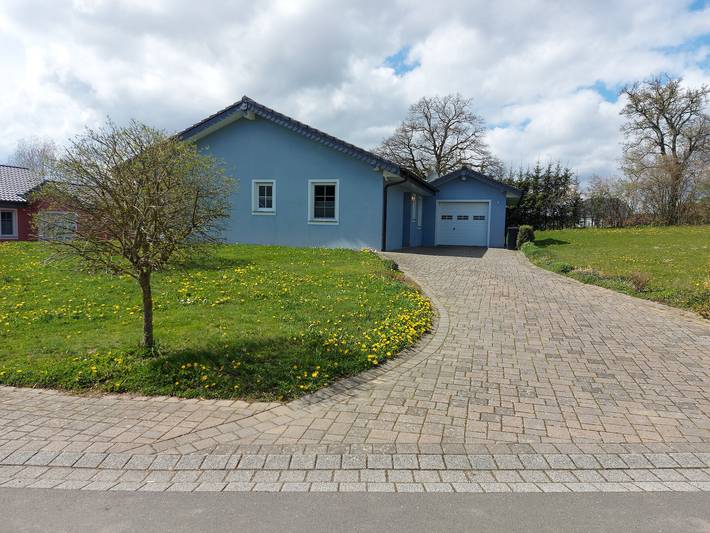 Eifel Dream Wildeiche con jacuzzi exterior privado y sauna in Fleringen, Naturpark Hohes Venn-Eifel