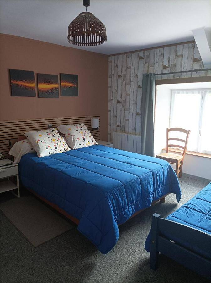 Gîte pour 3 personnes, avec Terrasse ainsi que Jardin et Vue à Guilliers