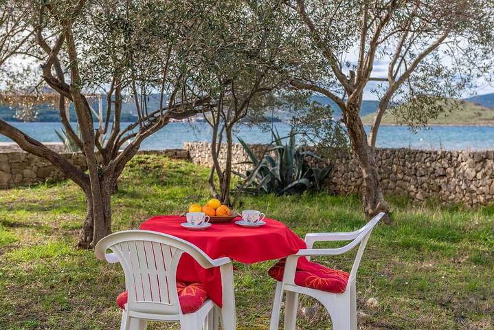 Ganze Wohnung, Strandapartment Lostura mit Meerblick in Općina Sveti Filip i Jakov, Zadar
