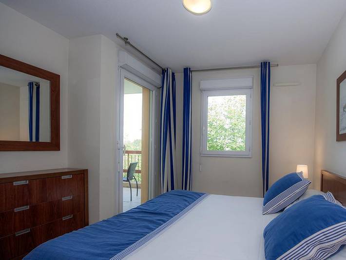 Camping pour 2 personnes, avec Balcon/Terrasse et Jacuzzi ainsi que Terrasse et Bassin pour enfant