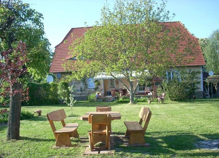 Ferienwohnung für 5 Personen, mit Terrasse und Garten sowie Pool in Lebus