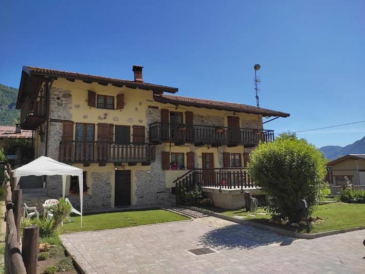Location de vacances pour 4 personnes, avec jardin et vue à Demonte