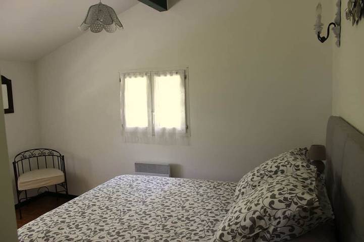 Gîte pour 2 personnes, avec balcon et jardin à Bardos - 2