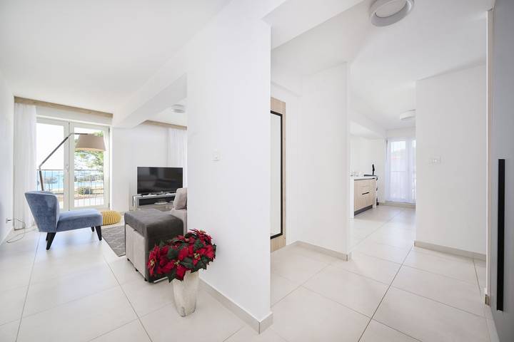 Ganze Wohnung, Luxusapartment mit Meerblick, Pool und Garage in Umag Riviera, Umag