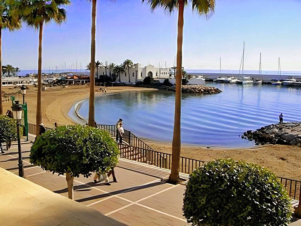 Geheel appartement, Appartement 'En 1ª Línea De Playa' met Uitzicht op Zee, Gedeeld Zwembad en Wifi in Marbella Centre, Marbella