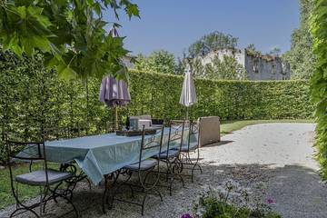 Gîte pour 8 personnes, avec jardin ainsi que piscine et terrasse à Montréal (Gers)