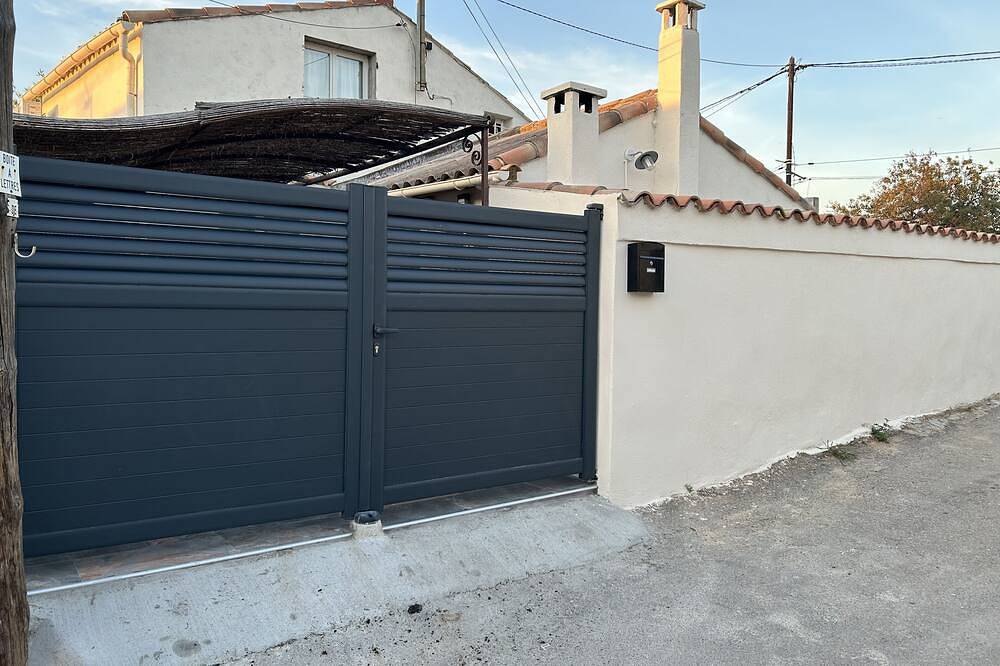 2 Bedroom Private vacation home in Saint-Mitre-les-Remparts in Saint-Mitre-les-Remparts, Istres und Umgebung