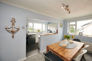 Holiday Home for 9 People in Tenby, Pembrokeshire, Photo 2