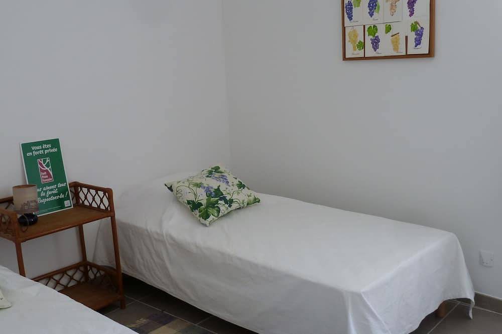 Appartement entier, La Roseraie des Côtes Gite 4 places avec Piscine possibilité 2 couchages de plus in Vinsobres, Région de nyons