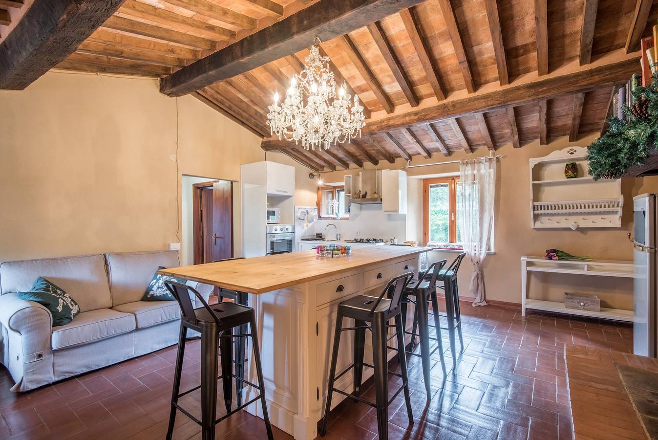 Appartamento intero, Appartamento di vacanza 'Glicine' con vista sulle montagne, piscina condivisa e Wi-Fi in Montieri, Provincia di Grosseto