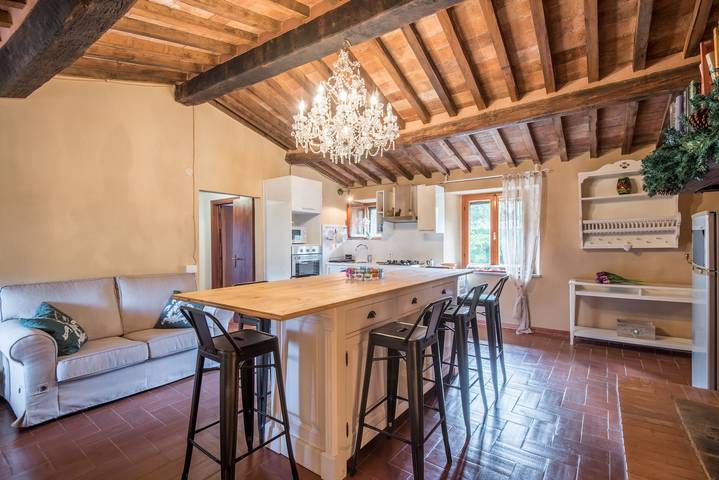 Appartamento intero, Appartamento di vacanza 'Glicine' con vista sulle montagne, piscina condivisa e Wi-Fi in Montieri, Provincia di Grosseto