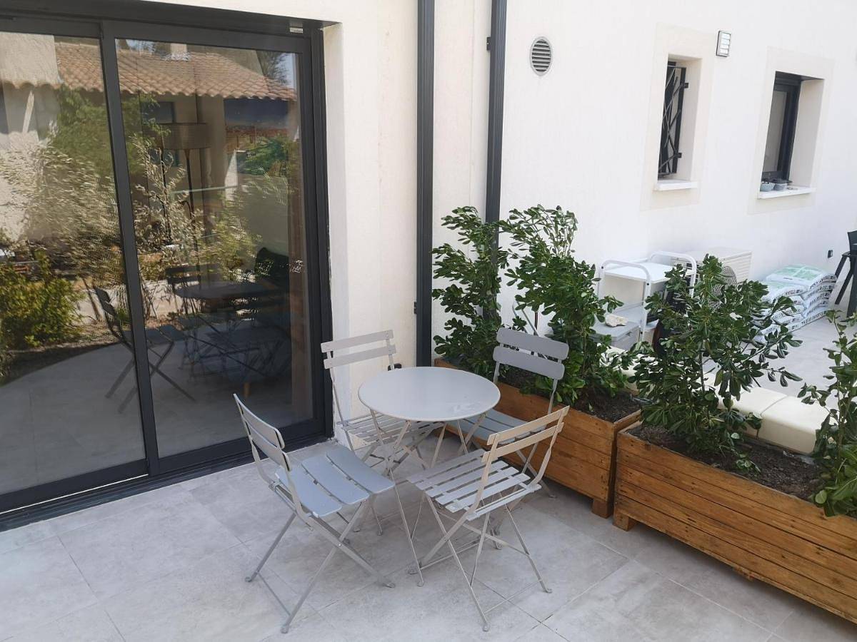 Appartement entier, Studio in Les Pennes-Mirabeau, Côte méditerranéenne (France)