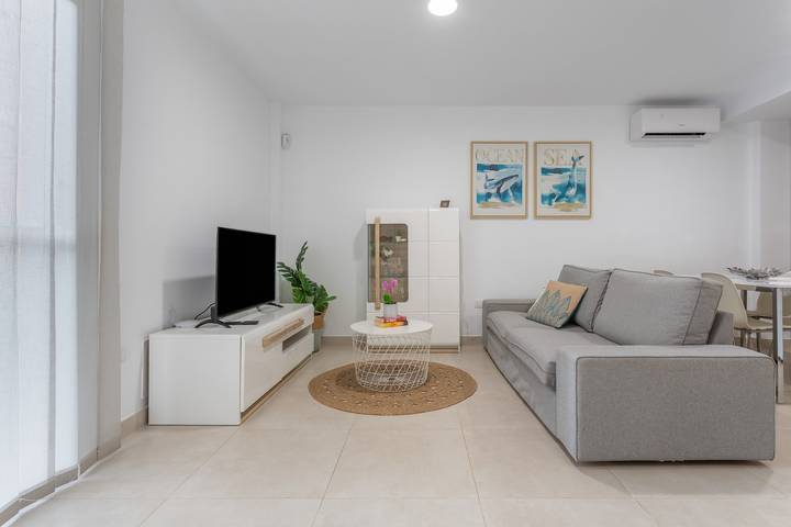 Apartamento entero, Apartamento vacacional 'Brisa A. Apto En El Médano' con wifi y aire acondicionado in Playa el Médano, Granadilla de Abona