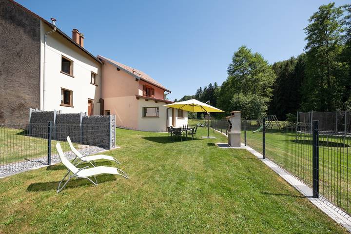 Gîte « De L'ancien Moulin » : vue montagne, piscine privée et Wi-Fi in Vienville, Saint-Dié-des-Vosges