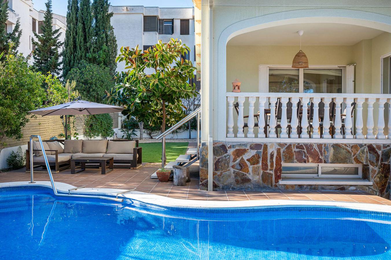 At012 Menta: Casa con piscina privada a 250 m de la playa in Torredembarra, Costa Dorada