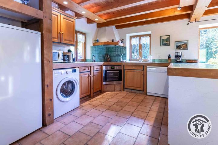 Gîte pour 4 personnes, avec jardin à Oust - 3