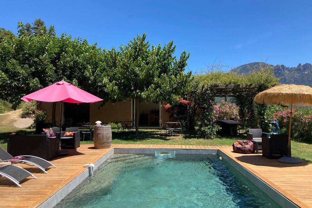 Apartment 'Vico' with Mountain View, Wi-Fi and Air Conditioning in Vico, Ajaccio region