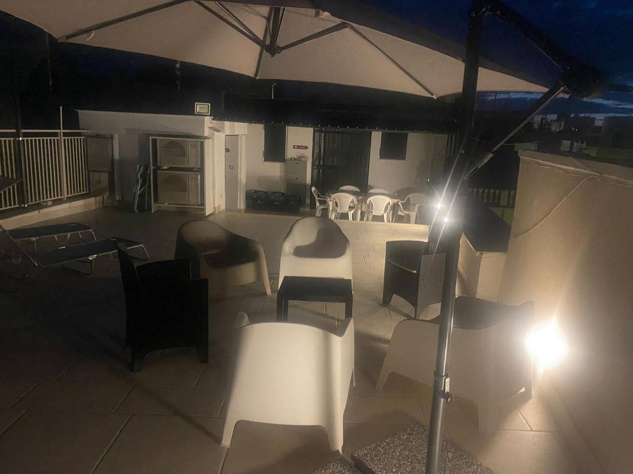 Ganze Wohnung, Chalet 'Weißes Haus' mit Wasserblick in Bitonto, Bari Provinz