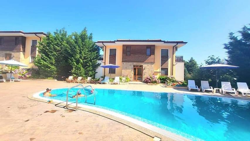 Apartament wakacyjny dla 4 osób, z widok i ogród oraz basen dla dzieci i basen w Sozopol