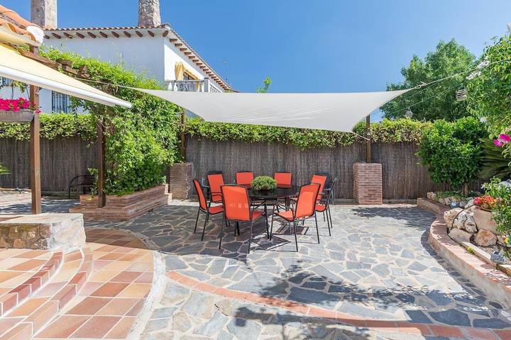 Casa rural para 8 personas, con vistas además de piscina y jardín en La Sagra - 3