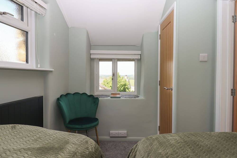 Ash Cottage, family friendly, character holiday cottage in Chagford in Chagford, Dartmoor National Park