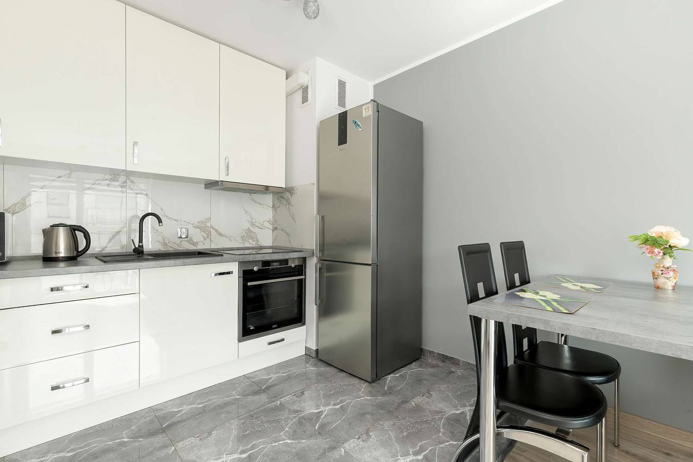 Hel leilighet, Nadmorskie Tarasy 15   Gdynia   White and Grey Apartment   Parking   Desk   Balcony in Gdynia, Trippelbyen